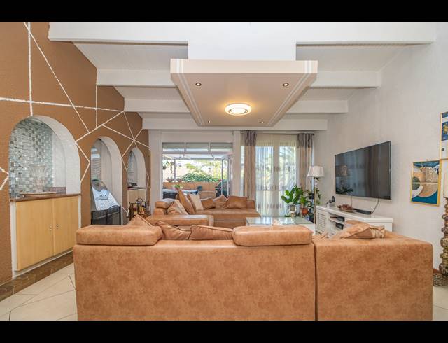 3 BEDROOM PENTHOUSE FOR SALE IN BLACKHEATH